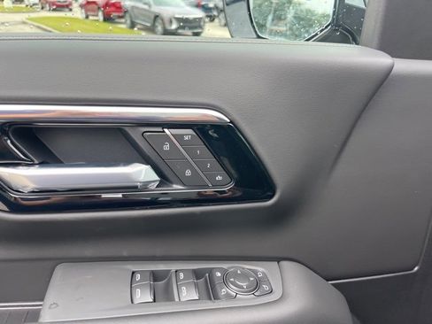 New 2026 Chevrolet Suburban Premier image 17