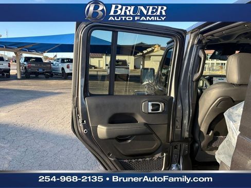 New 2026 Jeep Gladiator Sport image 12