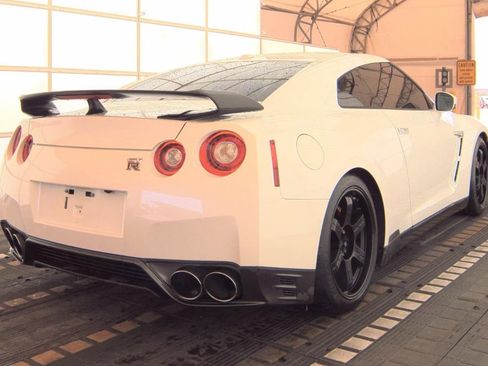Used 2015 Nissan GT-R Premium image 9
