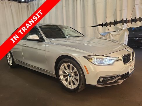 Used 2018 BMW 320i xDrive Sedan AWD/4WD image 1