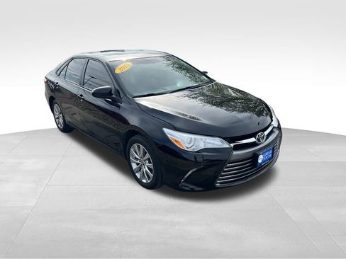 Used 2015 Toyota Camry XLE w/ Moonroof Package FWD image 8