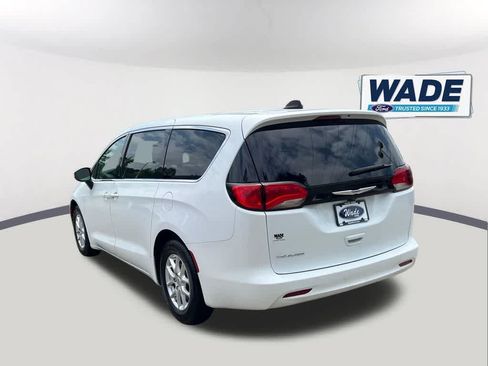 Used 2022 Chrysler Voyager LX FWD image 7