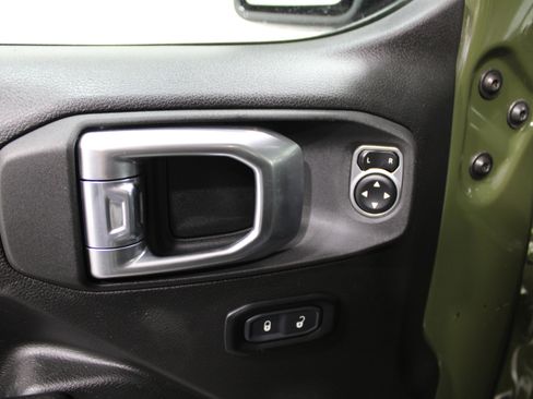 Used 2023 Jeep Gladiator Willys image 6