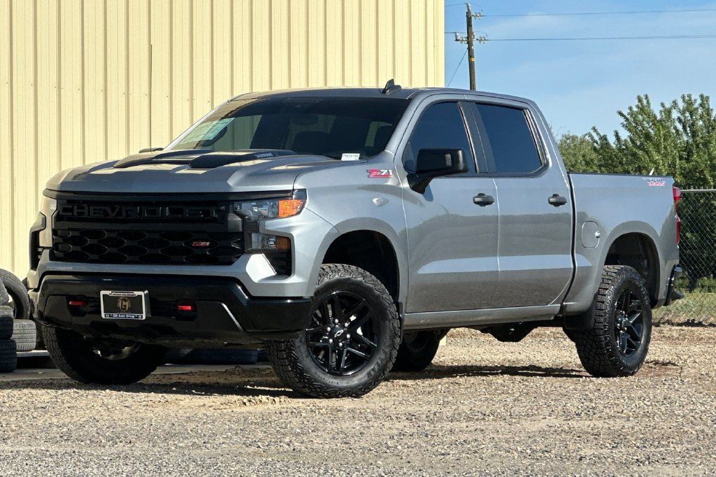 Used 2025 Chevrolet Silverado 1500 Custom Trail Boss AWD/4WD image 8
