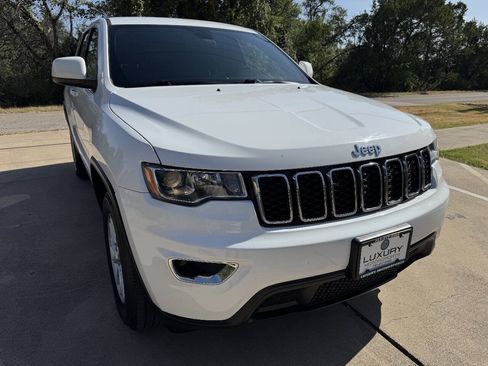 Used 2018 Jeep Grand Cherokee Laredo RWD image 3