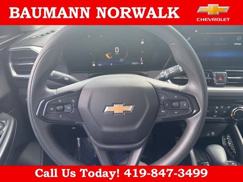 Used 2025 Chevrolet TrailBlazer LT FWD image 25
