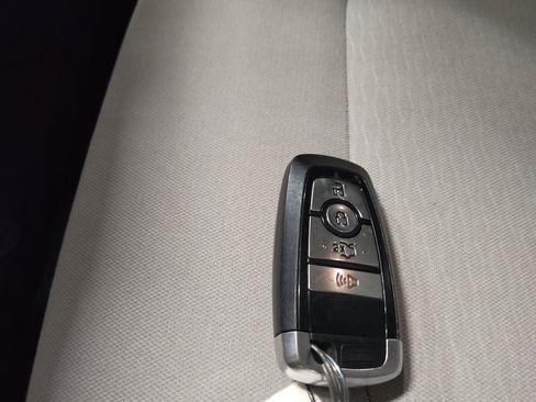 Used 2020 Ford Fusion SE w/ Equipment Group 151A FWD image 32