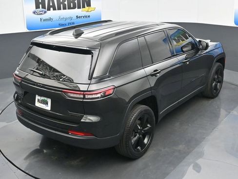 Used 2023 Jeep Grand Cherokee Limited w/ Luxury Tech Group II image 22