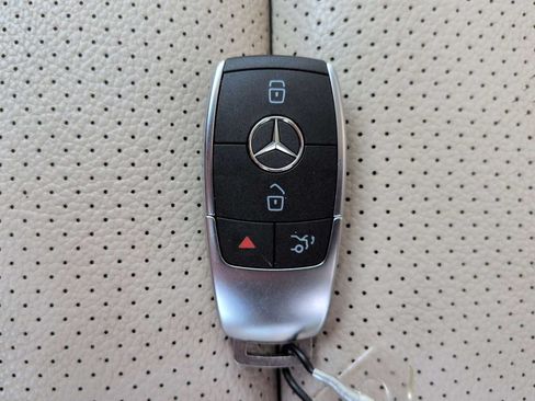Used 2021 Mercedes-Benz C 300 4MATIC Sedan image 36