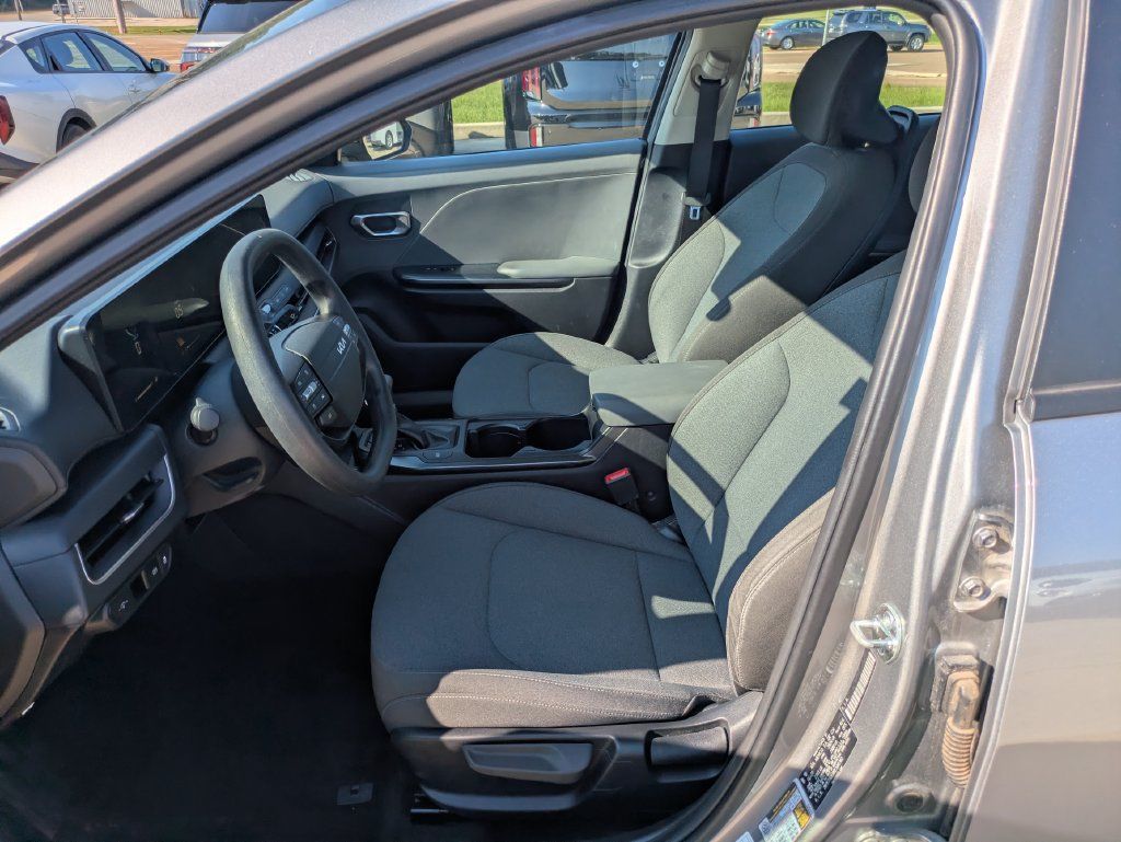 Used 2025 Kia K4 FWD image 4