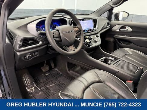 Used 2025 Chrysler Pacifica Limited FWD image 43