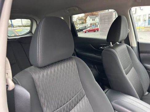 Used 2020 Nissan Rogue SV image 26