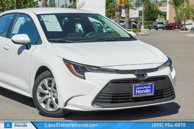 Used 2025 Toyota Corolla LE FWD image 2