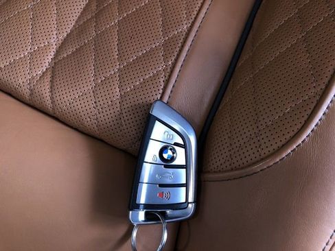 Used 2022 BMW 750i xDrive w/ Luxury Rear Seating Package AWD/4WD image 34