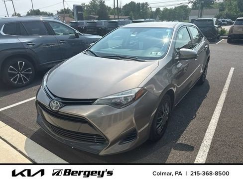 Used 2017 Toyota Corolla LE w/ Carpet Mat Package (TMS) FWD image 5