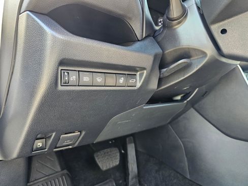 Used 2022 Toyota RAV4 SE w/ Convenience Package image 21