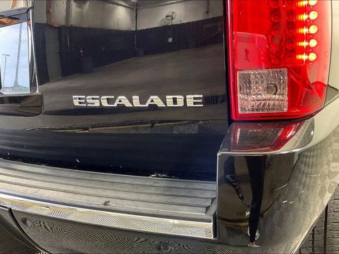 Used 2013 Cadillac Escalade Luxury image 43