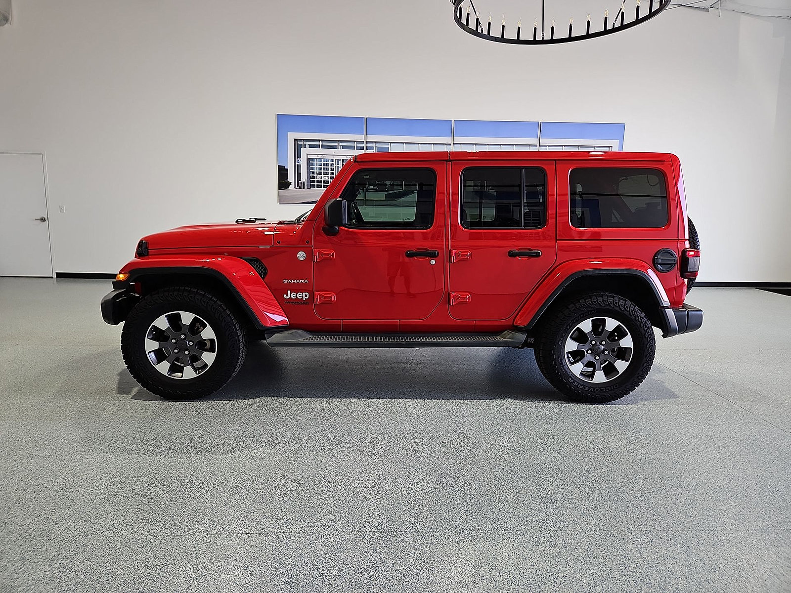 Used 2021 Jeep Wrangler Unlimited Sahara AWD/4WD image 5