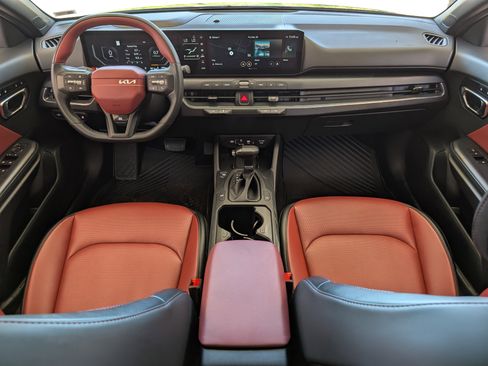 Used 2025 Kia K4 GT-Line w/ GT-Line Premium Package image 23