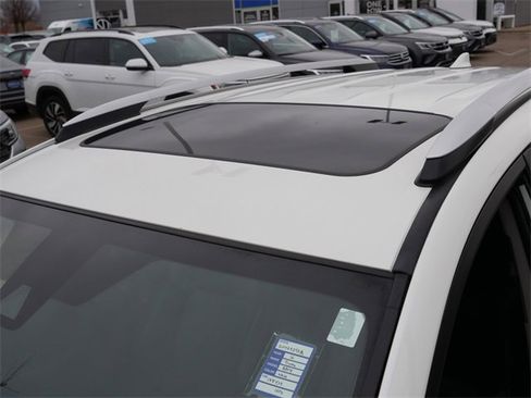 Used 2016 Toyota RAV4 Limited image 11