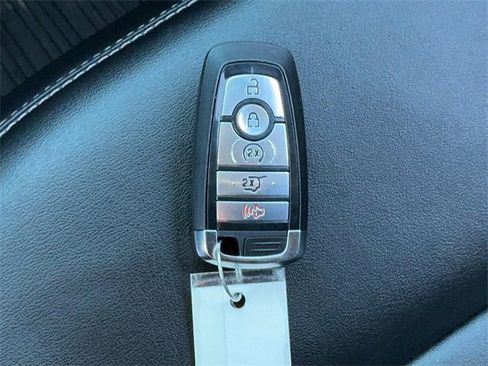 Used 2022 Ford Explorer XLT w/ Equipment Group 202A image 31