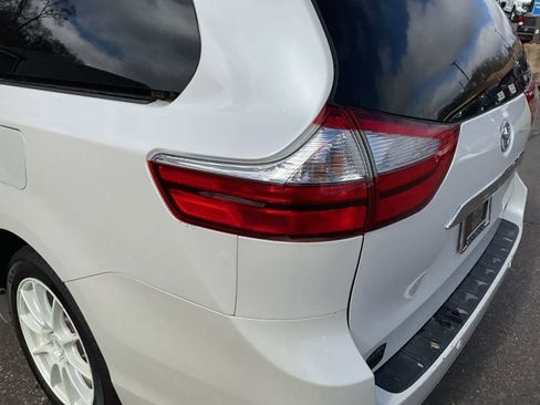 Used 2015 Toyota Sienna Limited image 27