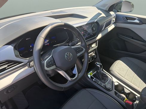 Used 2023 Volkswagen Taos SE AWD/4WD image 14
