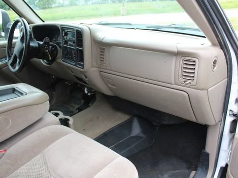 Used 2006 Chevrolet Silverado 2500 LT w/ Heavy-Duty Power Package AWD/4WD image 19