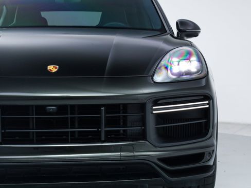 Used 2022 Porsche Cayenne Turbo GT image 10