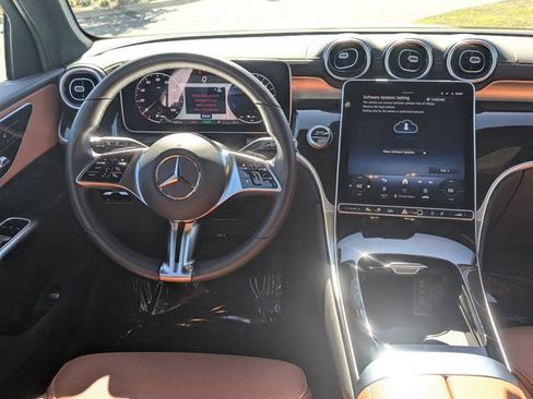 Used 2025 Mercedes-Benz GLC 350e 4MATIC image 13