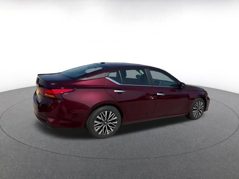 Used 2025 Nissan Altima 2.5 SV FWD image 15