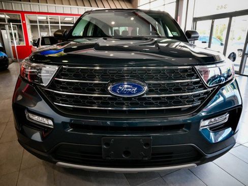 Used 2023 Ford Explorer XLT w/ Equipment Group 202A image 9