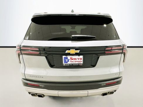 Used 2024 Chevrolet Traverse LT w/ Enhanced Driving Package image 6