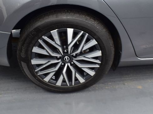 Used 2024 Nissan Altima 2.5 SV image 8