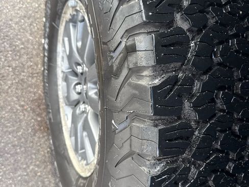 Used 2011 Ford F150 Raptor w/ SVT Exterior Graphics Pkg image 9