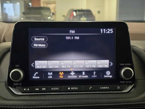 Used 2023 Nissan Rogue SV FWD image 27