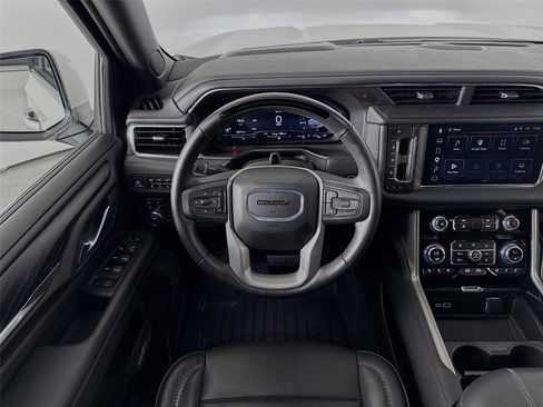 Used 2024 GMC Yukon Denali w/ Advanced Technology Package AWD/4WD image 25