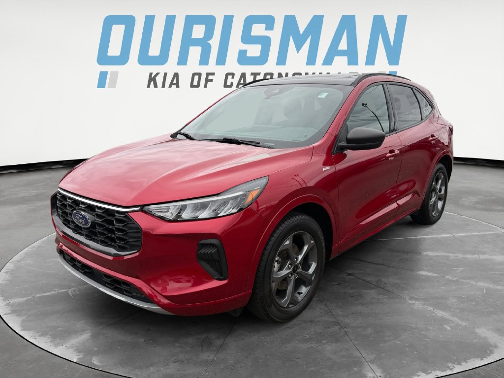 Used 2023 Ford Escape ST-Line w/ Tech Pack #1 AWD/4WD image 2