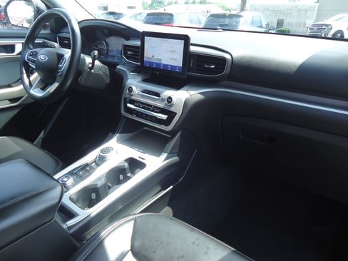 Used 2023 Ford Explorer XLT w/ Equipment Group 202A AWD/4WD image 28