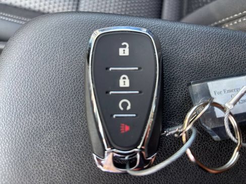 Used 2025 Chevrolet Trax LT w/ LT Convenience Package FWD image 19