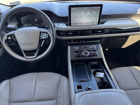 Used 2022 Lincoln Aviator Reserve w/ Equipment Group 201A image 9
