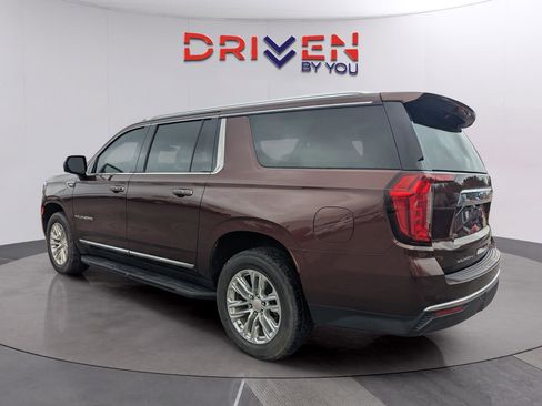 Used 2022 GMC Yukon XL SLT w/ SLT Luxury Package image 3
