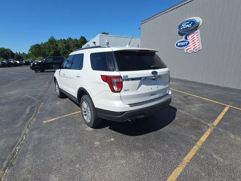 Used 2018 Ford Explorer XLT AWD/4WD image 3