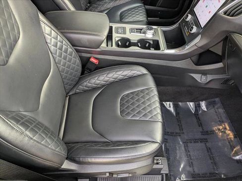 Used 2024 Ford Edge Titanium image 19