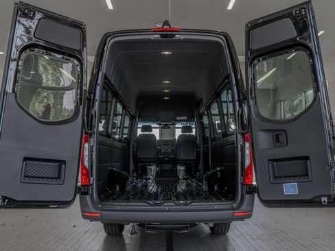 Used 2025 Mercedes-Benz Sprinter 3500 image 16