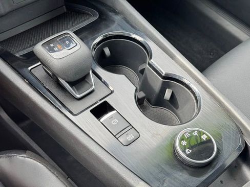 Used 2021 Nissan Rogue SV w/ Premium Package image 33