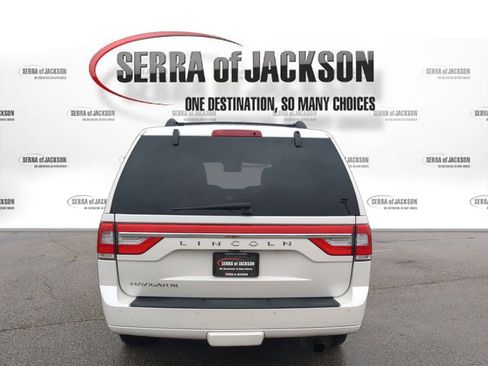 Used 2017 Lincoln Navigator Select image 7