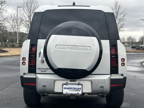 Used 2024 Land Rover Defender 130 S image 8