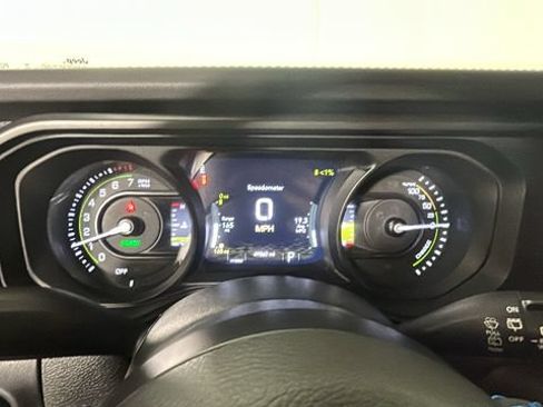 Used 2024 Jeep Wrangler Unlimited Rubicon 4xe AWD/4WD image 17