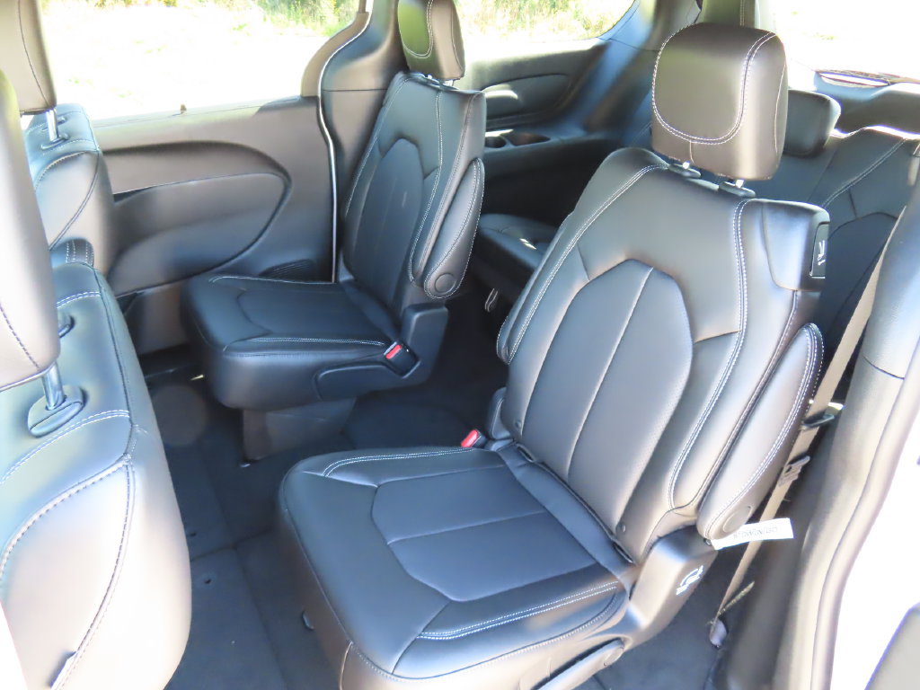 New 2027 Chrysler Pacifica Select AWD/4WD image 21